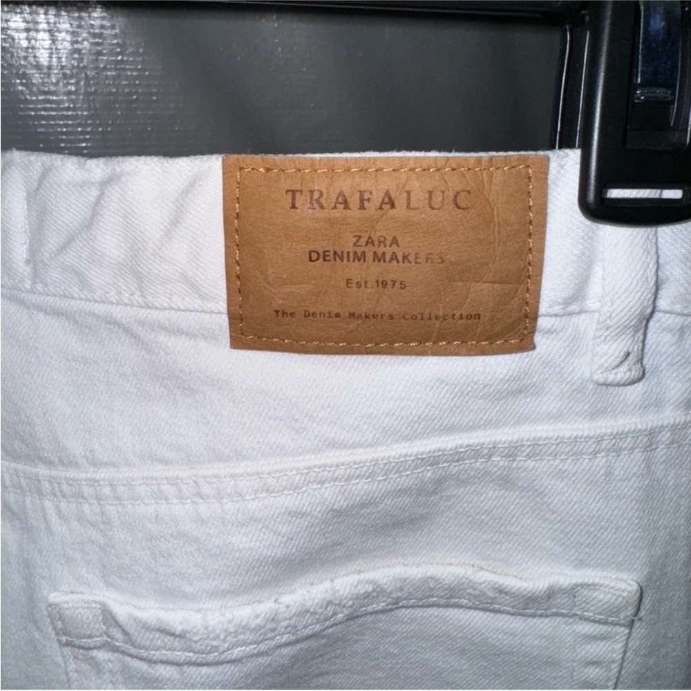 Zara White Ankle Cropped Jeans with Distressed Hem - Picture 4 of 5